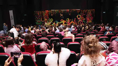 Konya’da çocuklara özel etkinlik: Aileler de tiyatroya akın etti