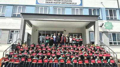 Konya’da mukabeleye katılan gençlere Konyaspor forması hediye edildi