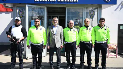 Konya'da Polis Haftası’nda dikkat çeken buluşma: Hediye takdimi yapıldı