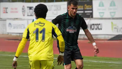 Konyaspor, geriden gelerek Fenerbahçe’yi devirdi