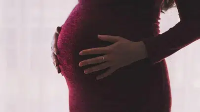 Doğum sonrası ayrılış artıyor! Kadın istihdamı alarm veriyor