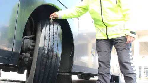 Konya'da ticari araç sürücüleri dikkat: Kış lastiği denetimi başladı!