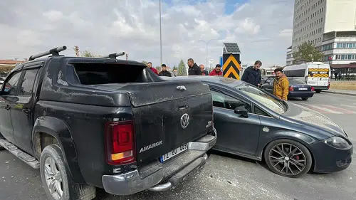 Karaman'da pikap otomobille çarpıştı! 1 kişi yaralandı
