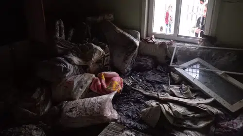 Konya'da ev yangını bir odayı küle çevirdi!