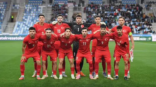 Konyasporlu milli oyuncular, forma şansı bekliyor