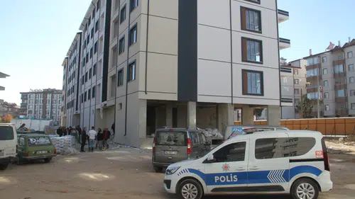 Konya'da inşaat işçisi asansör boşluğuna düştü!