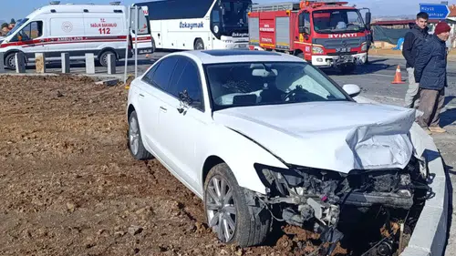 Konya'da feci kaza: İki otomobil çarpıştı, 2 yaralı