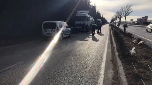 Konya’da kaza! Tankerinden indi, işçi servisi çarptı