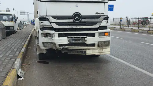 Aksaray’da hakemleri taşıyan otomobil tırla çarpıştı: 5 yaralı