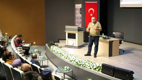 Konya NEÜ’de sinema eğitimi rüzgarı: Telif ve destekler masaya yatırıldı