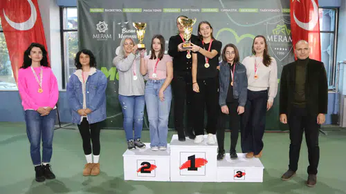 Konya'da aileler tenis kortunda buluştu: Yıl Sonu Turnuvası büyük ilgi gördü