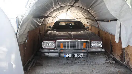 Konya’da 42 yıllık usta, klasik arabaları adeta yeniden doğuruyor!