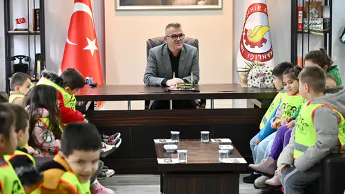 Seydişehir’de miniklere büyük sürpriz: Başkan Ustaoğlu makamını açtı