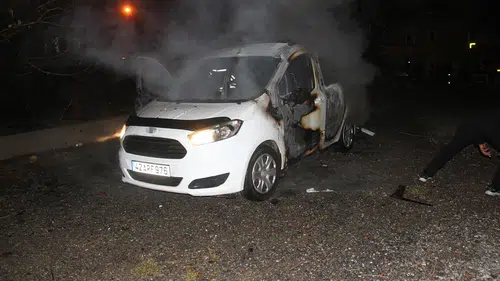Konya’da park halindeki araç ateşe verildi