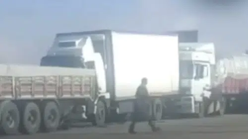 Konya’da çok sayıda tır birbirine girdi! Yol trafiğe kapatıldı