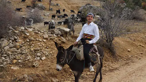 Yörük kültürünü geleceğe taşıyor! Karaman’da 18 yaşındaki genç ilgi odağı oldu