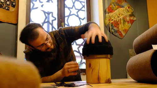 Mevlana Haftası yoğunluğu! 130 yıllık keçecilik geleneği Konya’da yaşatılıyor