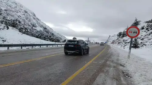 Konya-Antalya yolu beyaza büründü: Trafik bir anda kilitlendi!