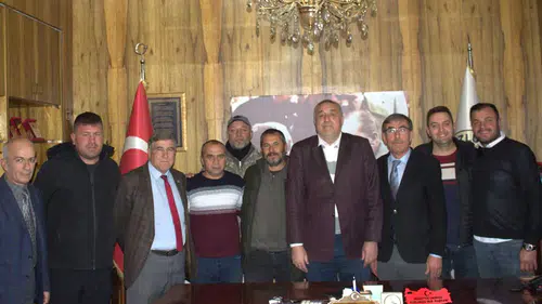 Konya'da CHP'li belediye işçilerle uzlaşma sağladı! Kutlama yapıldı