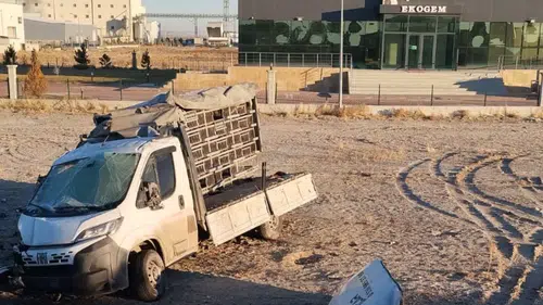 Konya'da kamyonet şarampole devrildi: Sürücü yaralandı