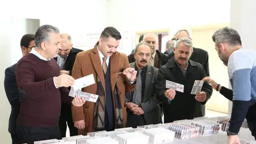 Türkiye’de ilk Konya’da gerçekleşti! Masadaki paralar ilgi çekti