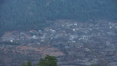 Karaman'da ilginç köy! Güneş 12.30'da görülüyor
