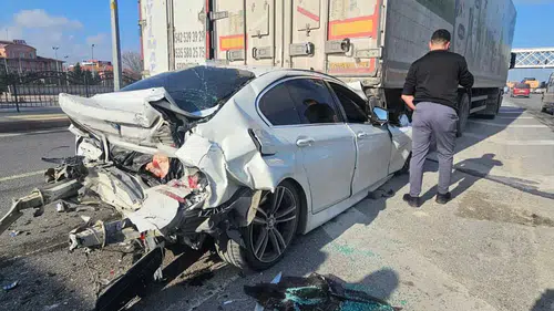 Konya'da korkutan kaza! Otomobil tırın altına girdi