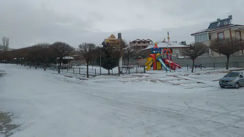 Konya'da beklenen kar geldi, ilçe beyaza büründü