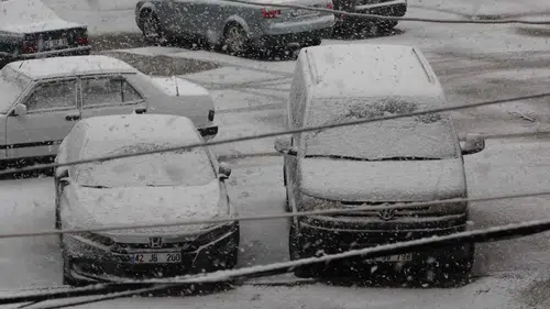 Konya'da yılın son günü kar sevinci