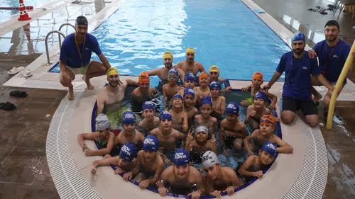 Konya’da öğrencilere ücretsiz yüzme eğitimi veriliyor