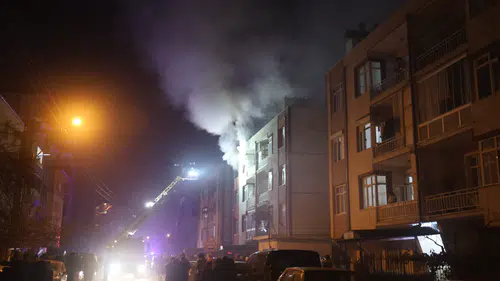 Konya’da facianın eşiğinden dönüldü: Apartman dairesi alevlere teslim oldu