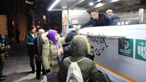 Konya’da Mevlana ruhu sokaklara taştı: Karatay’dan gönülleri ısıtan hizmet