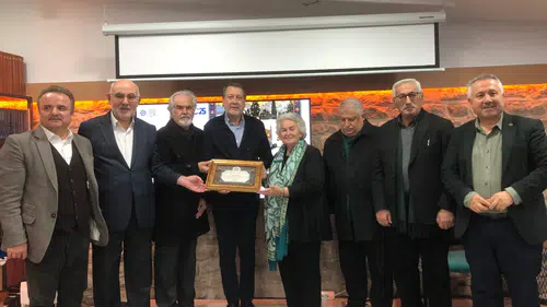 Mevlânâ’ya 45 yıllık hizmete Konya’dan gümüş kapılı teşekkür