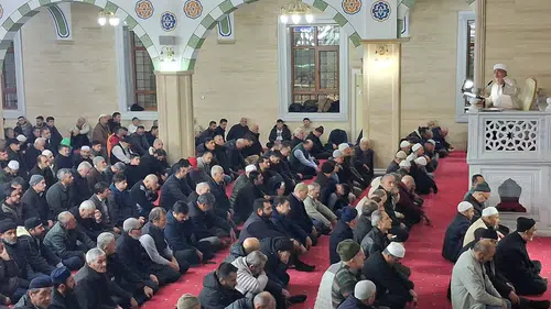 Konya’da camiler doldu, taştı!