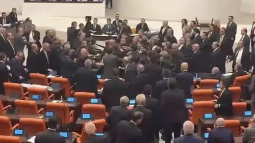 Son dakika! TBMM’de kavga çıktı