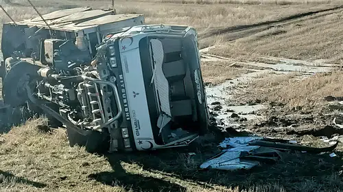 Konya yolunda kaza! Kamyon takla attı