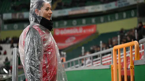 Konyaspor maçında güvenlik alarmı! Yağmur engel olamadı