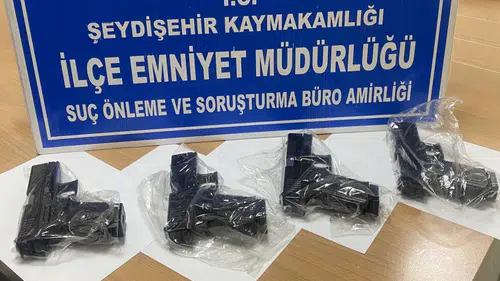 Konya’da polis baskını: Araçtan paketlenmiş silahlar çıktı!