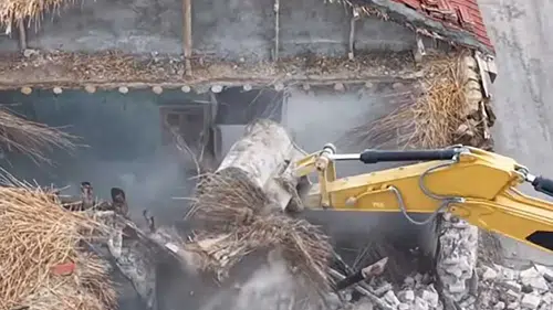 Metruk yapılara neşter! Konya'da tehlikeli yapılar yıkılıyor