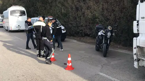 Konya'da işçi servisi tır sürücüsüne çarptı