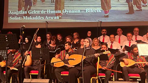 Görme engelli solistten muhteşem performans! Konya'da ayakta alkışlandı