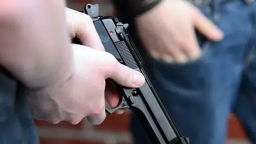 Konya'da bağ evinde kaza! Silah tutukluk yaptı, kontrol ederken ateş aldı!