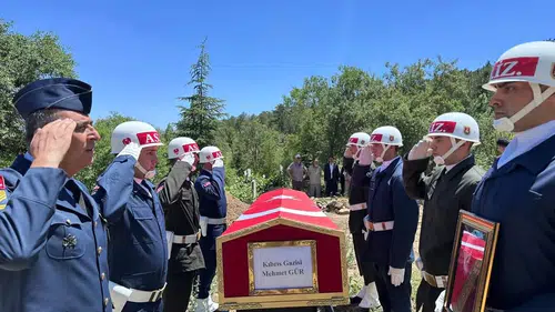 Konya yasta! Al bayrağa sarılı Mehmet Gür toprağa verildi