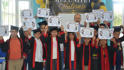 Konya’da bir asırlık okul 99'uncu mezunlarını uğurladı