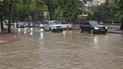 Konyalılar dikkat! Yağmur nedeniyle trafiğe açılan ve kapatılan cadde ve alt geçitler açıklandı