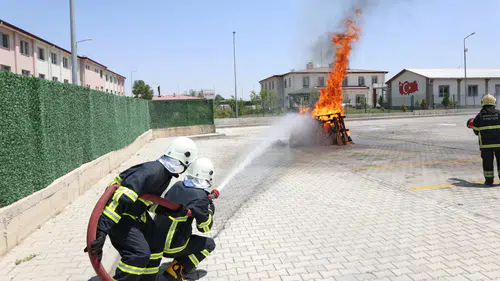 Konya'da cezaevi personeline kritik eğitim! Yangın anına hazır hale geldiler
