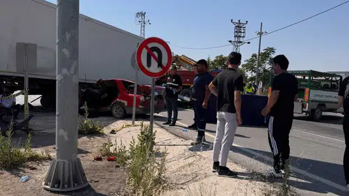 Konya'da tır ile otomobil çarpıştı