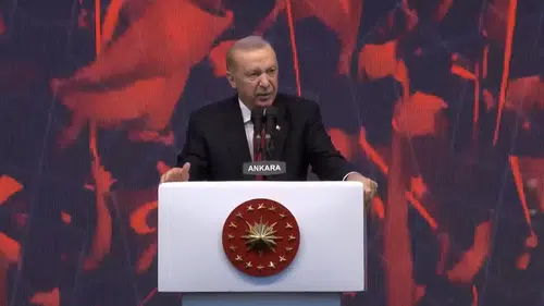Erdoğan: Bu millet yurtdışında vatansız şekilde ölen teröristbaşını unutmayacak