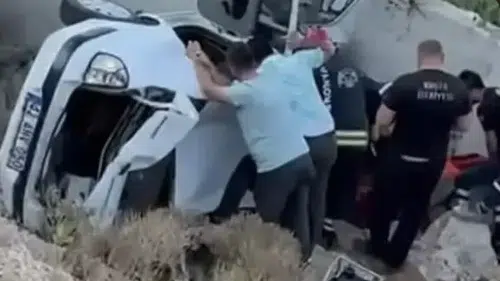 Konya’da Tıp önünde feci kaza! Otomobil uçtu