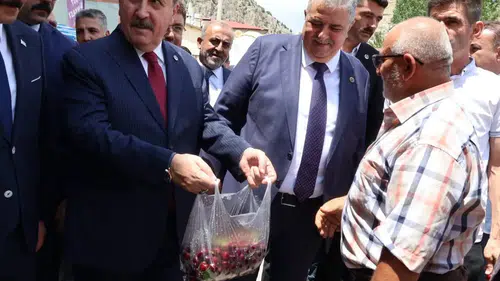 BBP Genel Başkanı Konya’da! Kiraz ve domatese özel ilgi gösterdi